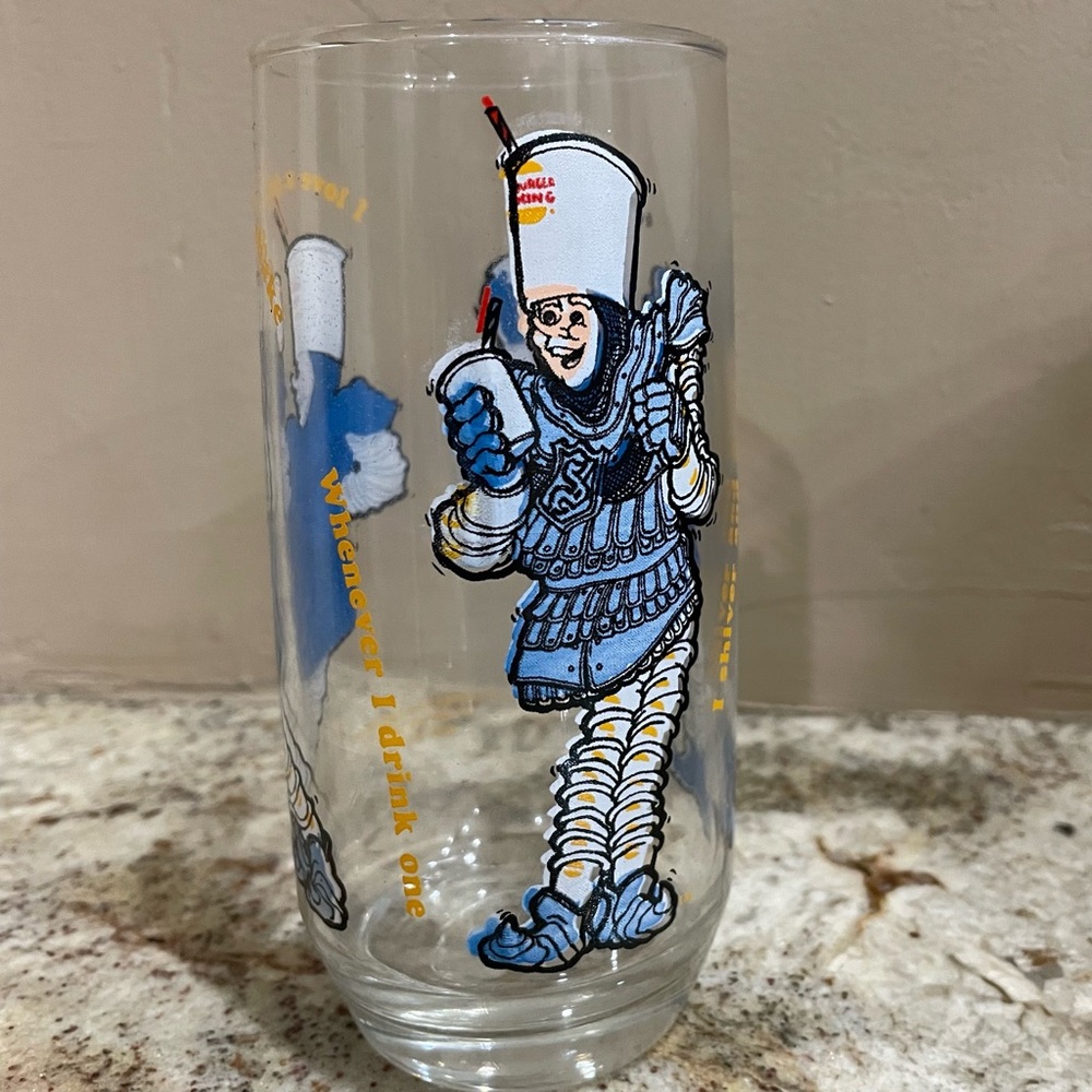 VINTAGE 1979 BURGER KING COLLECTOR'S SERIES SIR SHAKE-A-LOT GLASS ADVERTISING